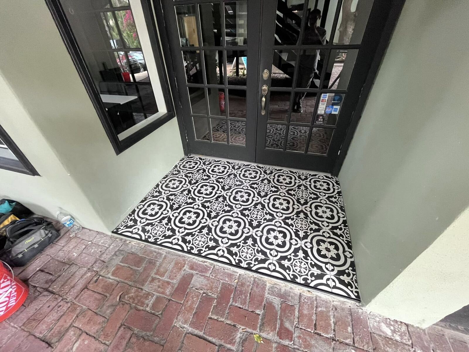 Decorative patterned tile entryway